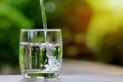 در طول روز چقدر باید آب بنوشیم؟