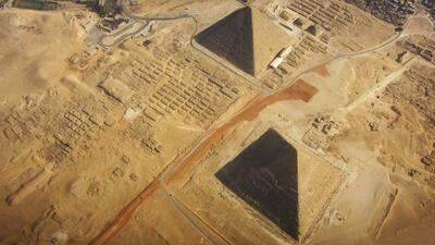 باستان‌شناسان یک سازه مخفی را در زیر گورستان مجاور هرم بزرگ جیزه مصر کشف کردند