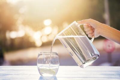 در طول روز چقدر باید آب بنوشیم؟ ؛ بهترین زمان برای نوشیدن آب