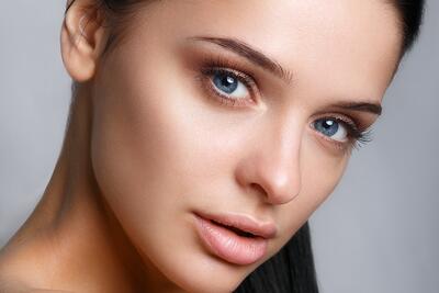 آیا استفاده از محصولات مراقبت از پوست برای تمیز کردن صورت نسبت به آب و صابون مزایای خاصی دارد؟