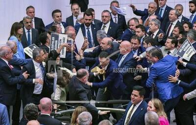 ببینید/ درگیری در پارلمان ترکیه