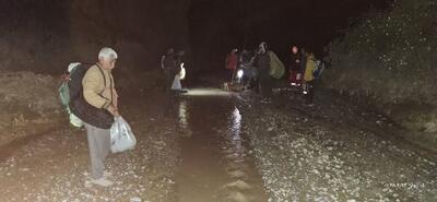 نجات ۱۸ طبیعت‌گرد از سیلاب در دره شمخال
