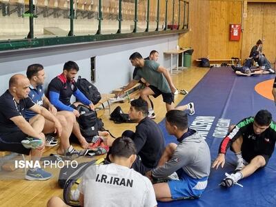 اولین تمرین تیم کشتی آزاد در مجارستان/ حضور سفیر ایران در سالن تمرین