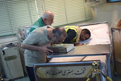 بازدید مردمی از اتاق بستری شدن امام (س) در بیمارستان قلب جماران
