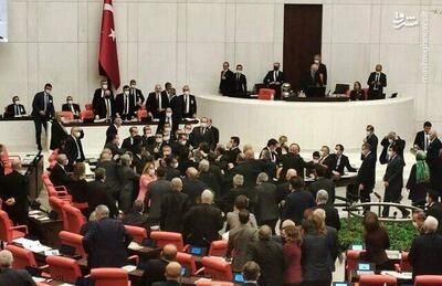 فیلم/ کتک کاری در وسط پارلمان ترکیه!