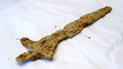 گنج هزار ساله در مزرعه پیدا شد / بدون دستگاه گنج یابی و خیلی اتفاقی