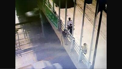 اقدام به خودکشی مرد تهرانی از روی پل بهاران / دوربین های ترافیکی شکار کردند عملیات نجات استارت خورد