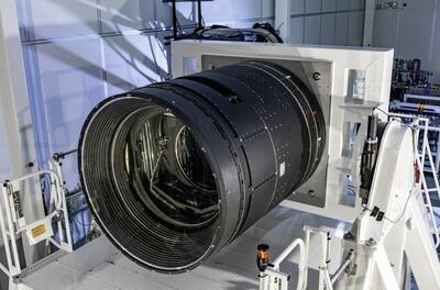 بزرگترین دوربین نجومی جهان نصب شد (فیلم)