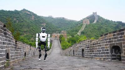 حرکت شگفت انگیز یک روبات بر روی دیوار چین (فیلم)
