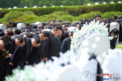 تصاویر | حضور رهبر کره‌شمالی در تدفین مردی که به او مدیون بود!