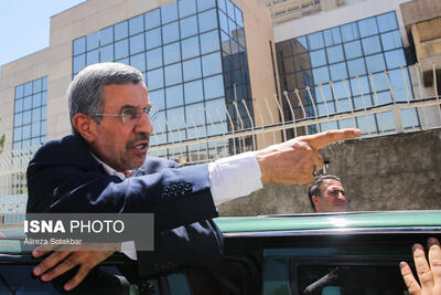 عکس عجیب از محمود احمدی نژاد در بازار تهران /او محاصره شد