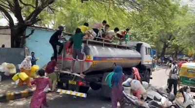 لحظه آخرالزمانی از نیاز مردم به آب در هند+فیلم