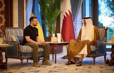 عکسی از تیپ زلنسکی و امیر قطر در دیدار با هم