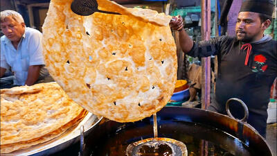 (ویدئو) غذای خیابانی در هند؛ پخت حلوای کشمیری و نان