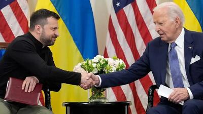 بایدن از زلنسکی برای تاخیر در کمک به اوکراین عذرخواهی کرد
