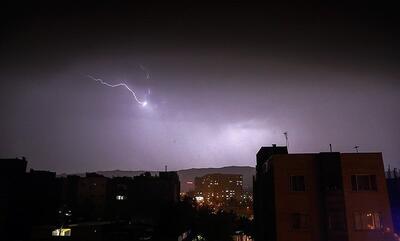 وزش باد شدید، گردوخاک و رعدوبرق در تهران