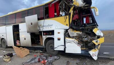تصادف مرگبار اتوبوس و وانت نیسان در ورزقان؛ 2 کشته و 5 مصدوم