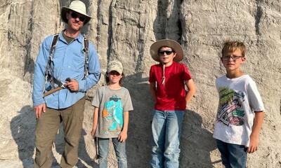 این ۳ پسربچه بقایای دایناسور ۶۷میلیون ساله را کشف کردند! +تصاویر