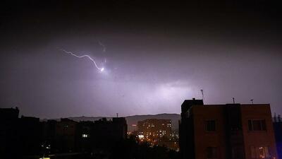 وزش باد شدید، گرد و خاک و رعد و برق در تهران