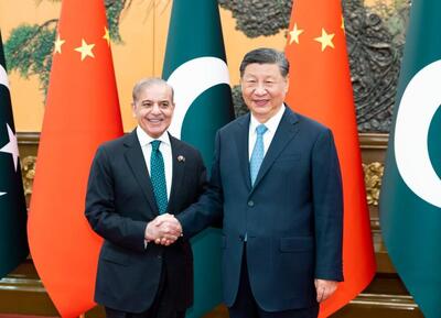 دیدار شی با نخست‌وزیر پاکستان در پکن