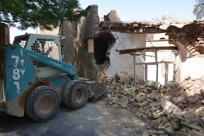 تخریب برای آزادسازی حریم حصار تاریخی یزد