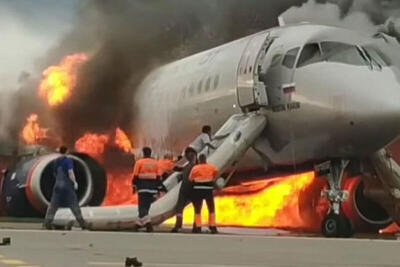 ببینید | تصاویر ترسناک از لحظه آتش گرفتن هواپیمای کانادایی در آسمان با ۴۰۰ مسافر