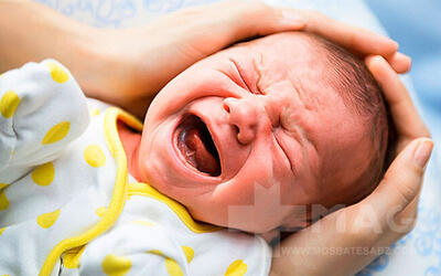 رفلاکس معده نوزاد چیست و چه علائمی ‌دارد؟