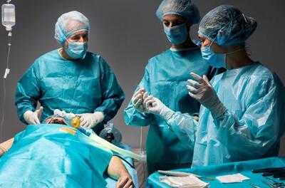 هر آنچه باید درباره جراحی سینه در آقایان (عمل ژنیکوماستی) بدانید