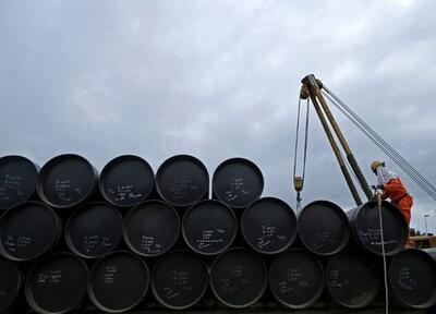 افت اندک قیمت جهانی نفت