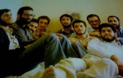 عکس قدیمی از احمدی‌نژاد در خوابگاه دانشگاه در دهه ۶۰
