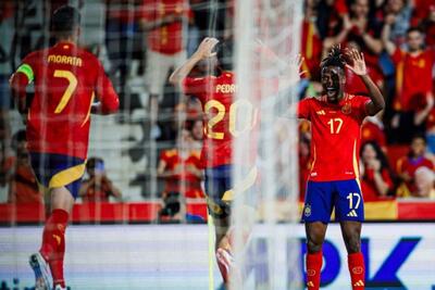 کامبک پنج گله اسپانیا با دو گل از ستاره بارسلونا