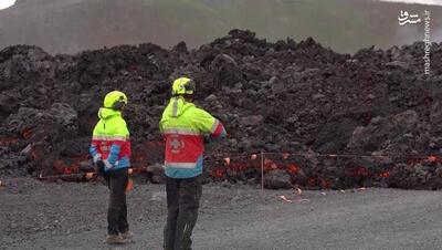 فیلم/ گدازه‌های خارج‌شده از آتش‌فشان ایسلند هم‌چنان می‌سوزد