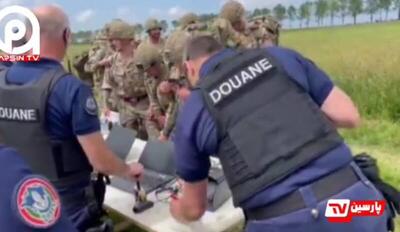 تحقیر نیروهای نظامی انگلیسی توسط فرانسوی‌ها +فیلم