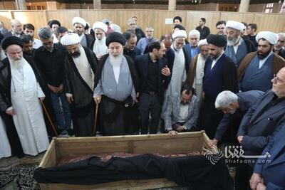 گزارش تصویری: تشییع و تدفین آیت الله علی شاکری | خبرگزاری بین المللی شفقنا