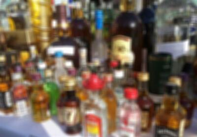 سرو مشروبات الکلی در کافه‌‌ای در بهارستان/ 3 نفر دستگیر شدند - تسنیم