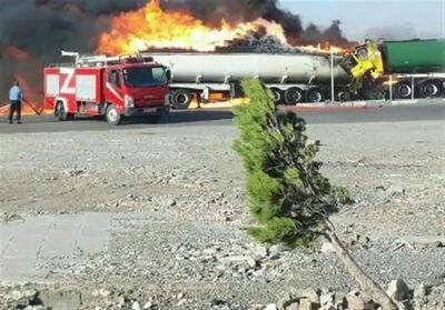 آتش‌سوزی گسترده در پی برخورد ۲ تریلی در کمربند سبز مشهد