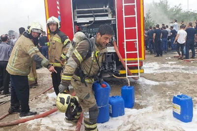 50 مصدوم در حادثه آتش سوزی در کارخانه لاستیک سازی جاده شهریار