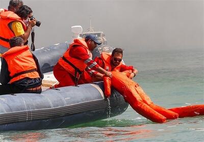 نجات جان 4 صیاد در منطقه دریایی تنب بزرگ و کوچک- فیلم فیلم استان تسنیم | Tasnim