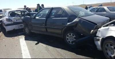 تصادف زنجیره‌ای هفت خودرو در اتوبان خرازی اصفهان با ۱۰ مصدوم