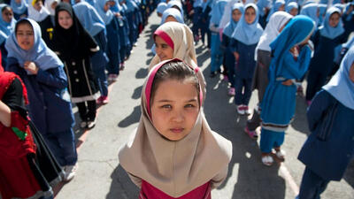کمیساریای عالی باید سالانه 40 مدرسه فقط در تهران برای اتباع بسازد