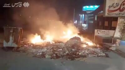 اقدام خودسرانه مردم در سوزاندن زباله‌ های انباشه شده در شهرستان پردیس/شهرداری کجاست؟+فیلم