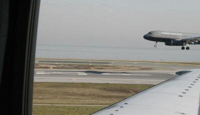 لحظه فرود بالیودی هواپیما در فرودگاه | رویداد24