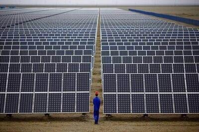 کلنگ نخستین شهرک صنعتی انرژی خورشیدی کشور در قزوین به زمین زده شد
