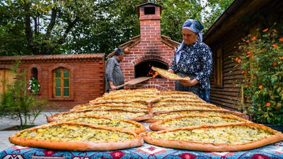 (ویدئو) پخت پیتزای ترکیه ای به سبک بانوی روستایی آذربایجانی