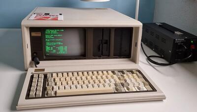 سفر در زمان با کامپیوتر قدیمی Compaq Portable مدل 1983 (+فیلم)