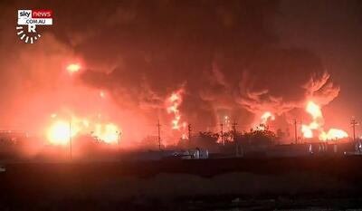 (ویدئو) آتش‌سوزی بزرگ در یک پالایشگاه نفت در اربیل عراق