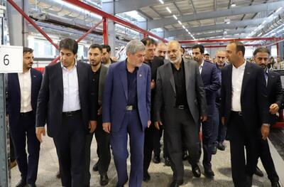 بازدید وزیر کشور از یک شرکت خودروسازی در شیراز