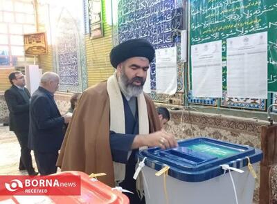 امام جمعه بهارستان:شرکت در انتخابات تنها مسیر مرتفع شدن مشکلات است