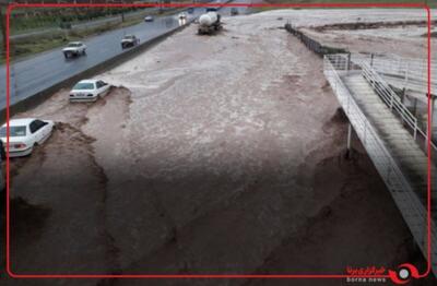 سیلاب در جاده علی آباد نیزار قم