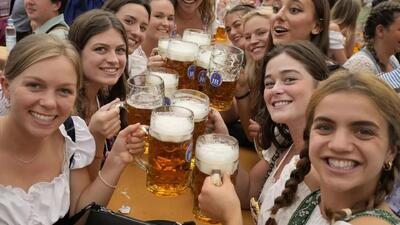 قیمت آبجو در سراسر اروپا/ تماشاگران مسابقات فوتبال یورو ۲۰۲۴ چقدر می‌پردازند؟